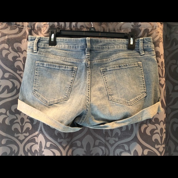 Shorts - Picture 2 of 3